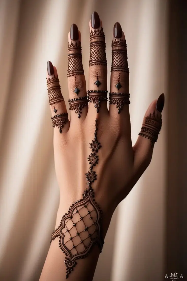 back hand mehndi design circle simple