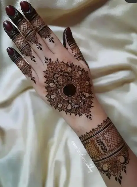 stylish back hand mehndi design for girls easy and beautiful
