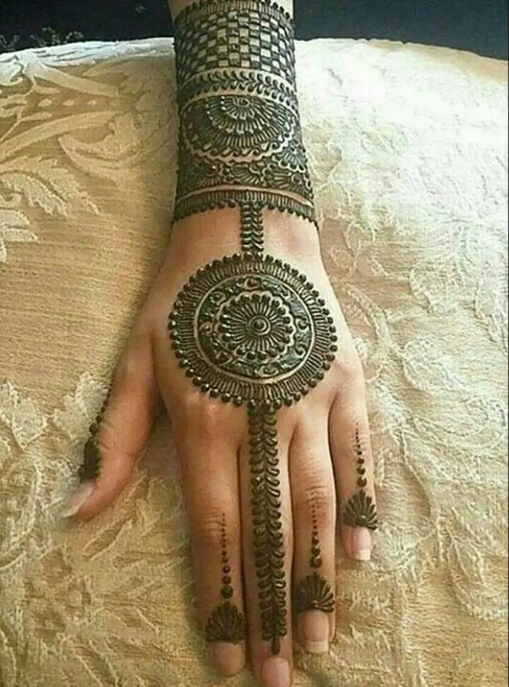 stylish back hand mehndi designs chain