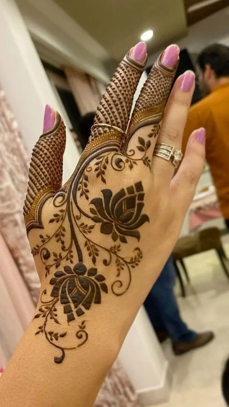 aesthetic back hand mehndi design arabic