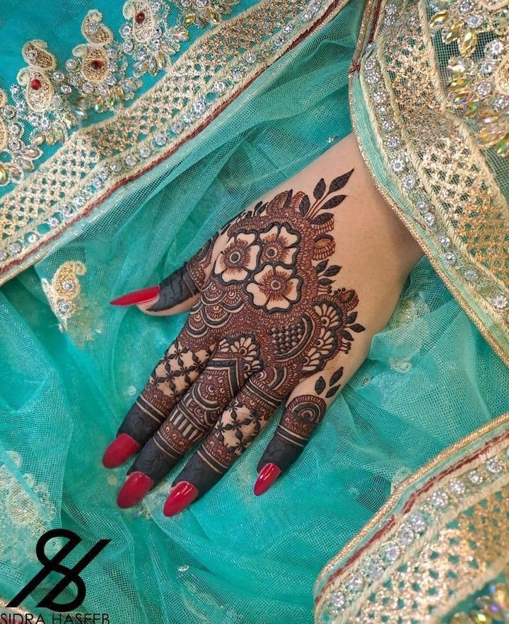 back hand simple mehndi design back