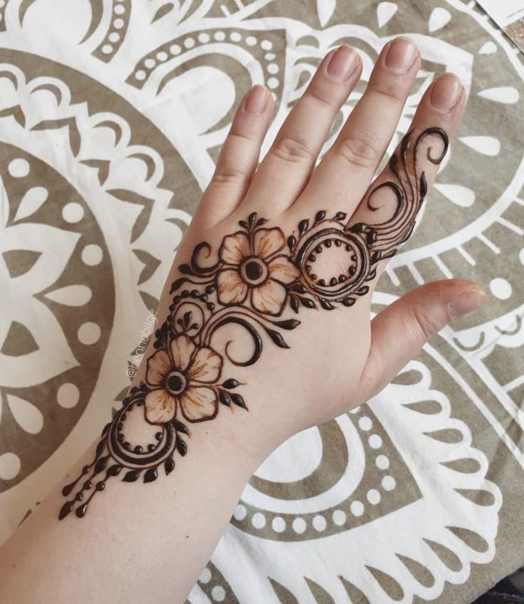 bharwa back hand mehndi design