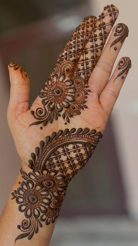 chand mehndi design front hand simple