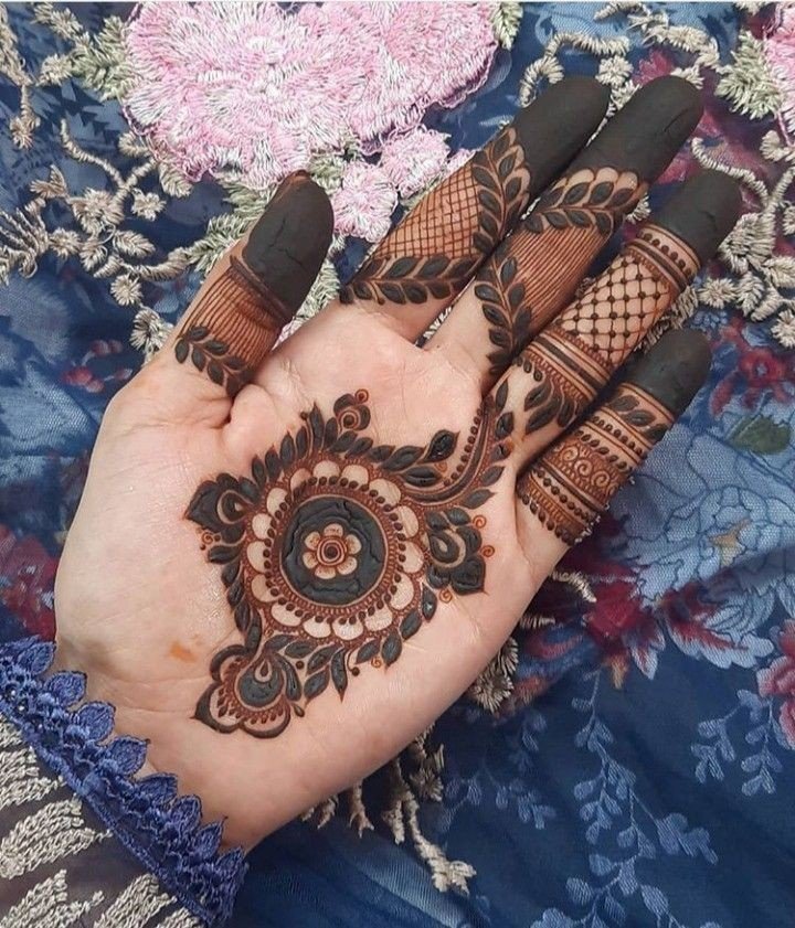 check mehndi design simple front hand
