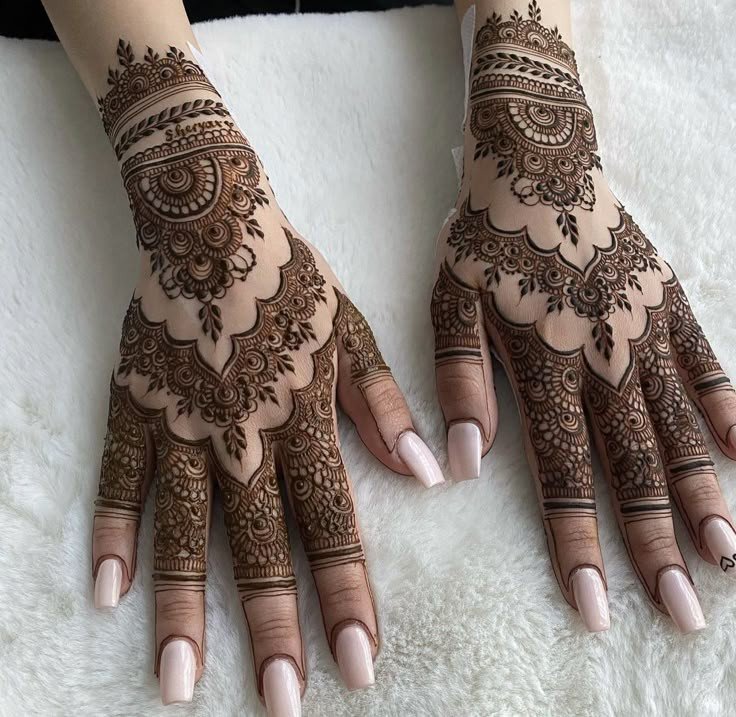 classic simple mehndi design circle