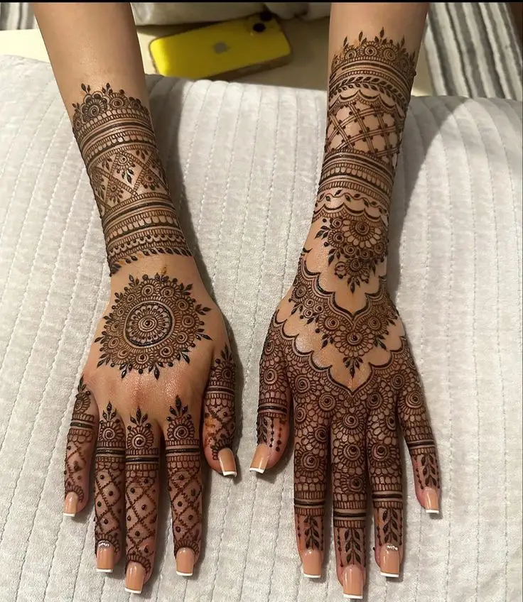 dark back hand mehndi design