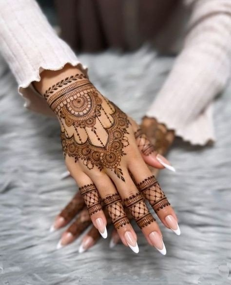 easy front hand simple mehndi design