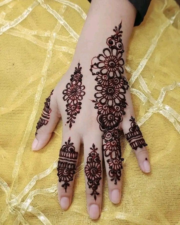 easy mehndi design photo circle