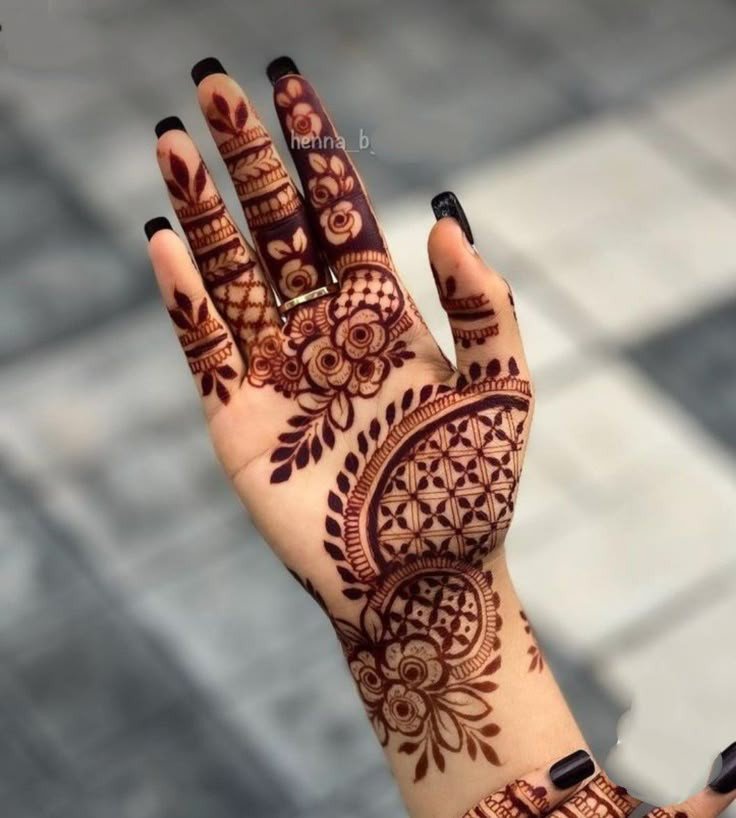 front hand simple mehndi design aesthetic easy and beautiful