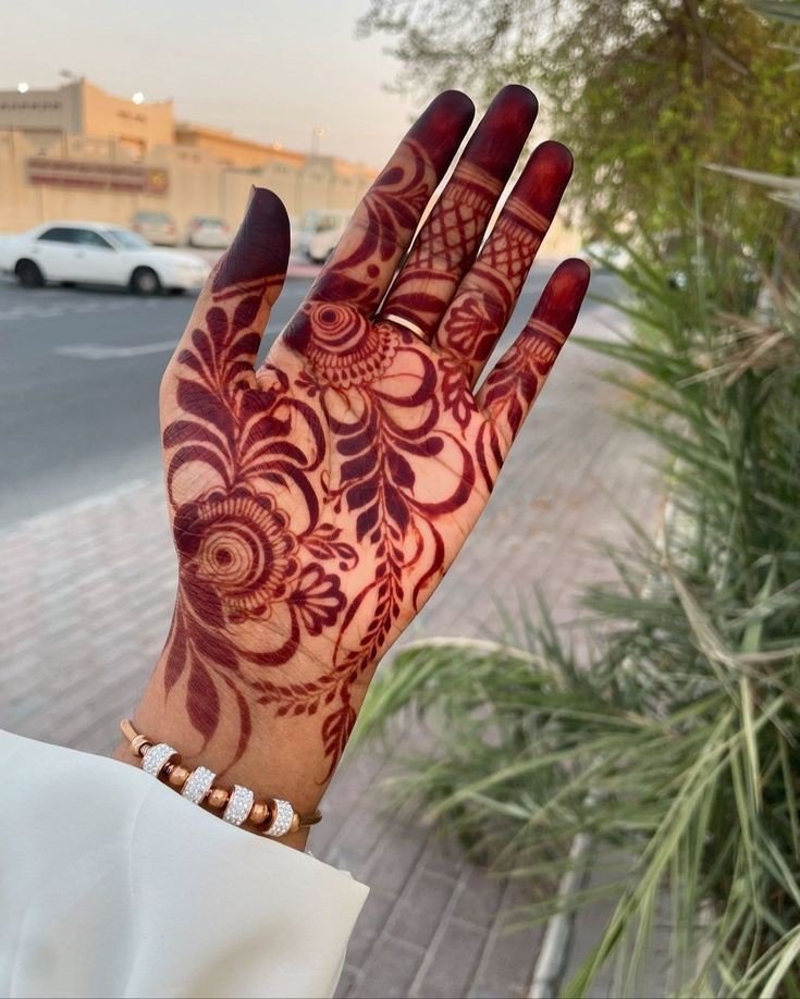front hand simple mehndi design and beautiful
