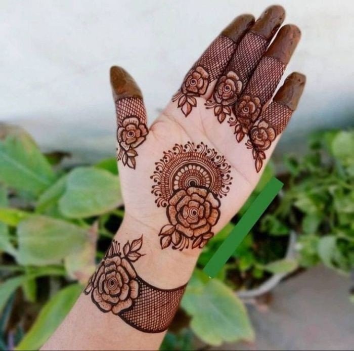 front hand simple mehndi design circle easy and beautiful