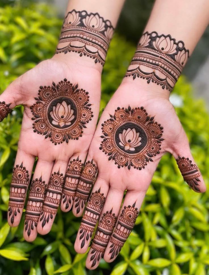front hand simple mehndi design images