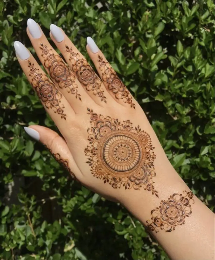 mehndi designs back of hand