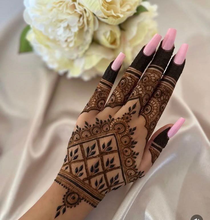 simple and beautiful simple mehndi design photo back hand