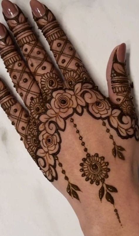 simple mehndi design arabic back hand
