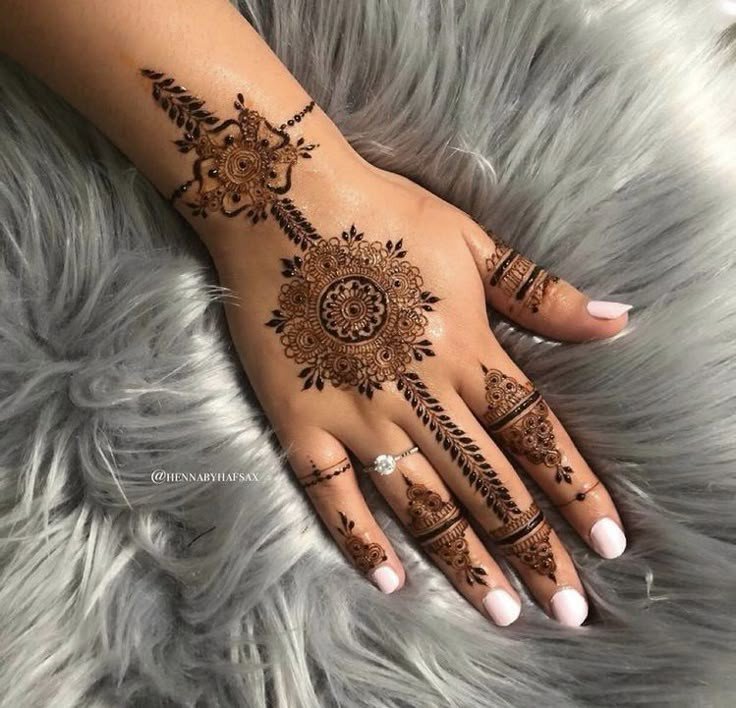 simple mehndi design arabic