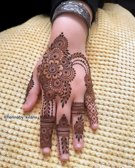 simple mehndi design back hand stylish front hand