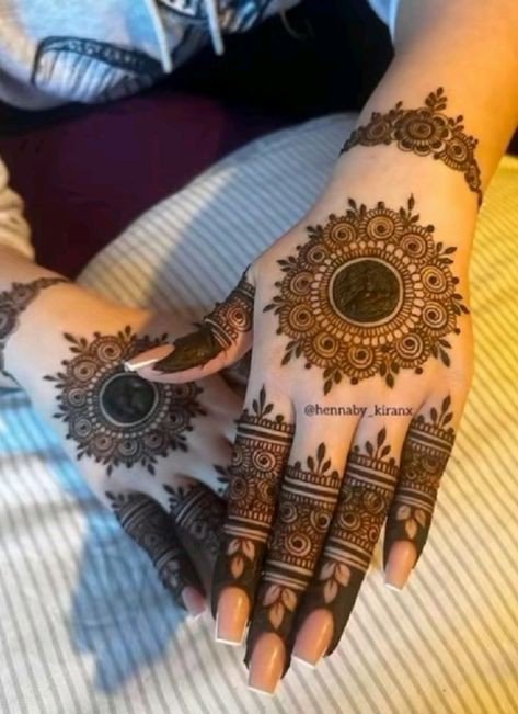 simple mehndi design back