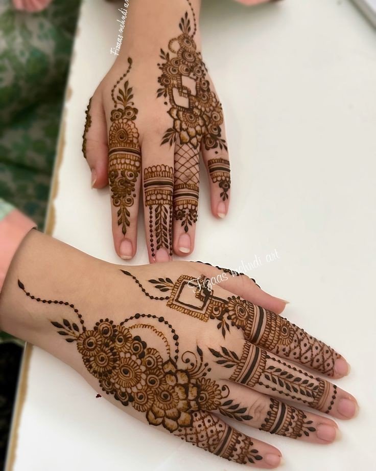 simple mehndi design centre