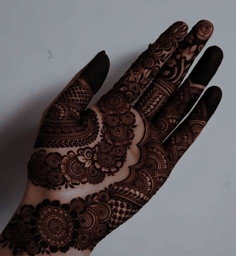 simple mehndi design circle