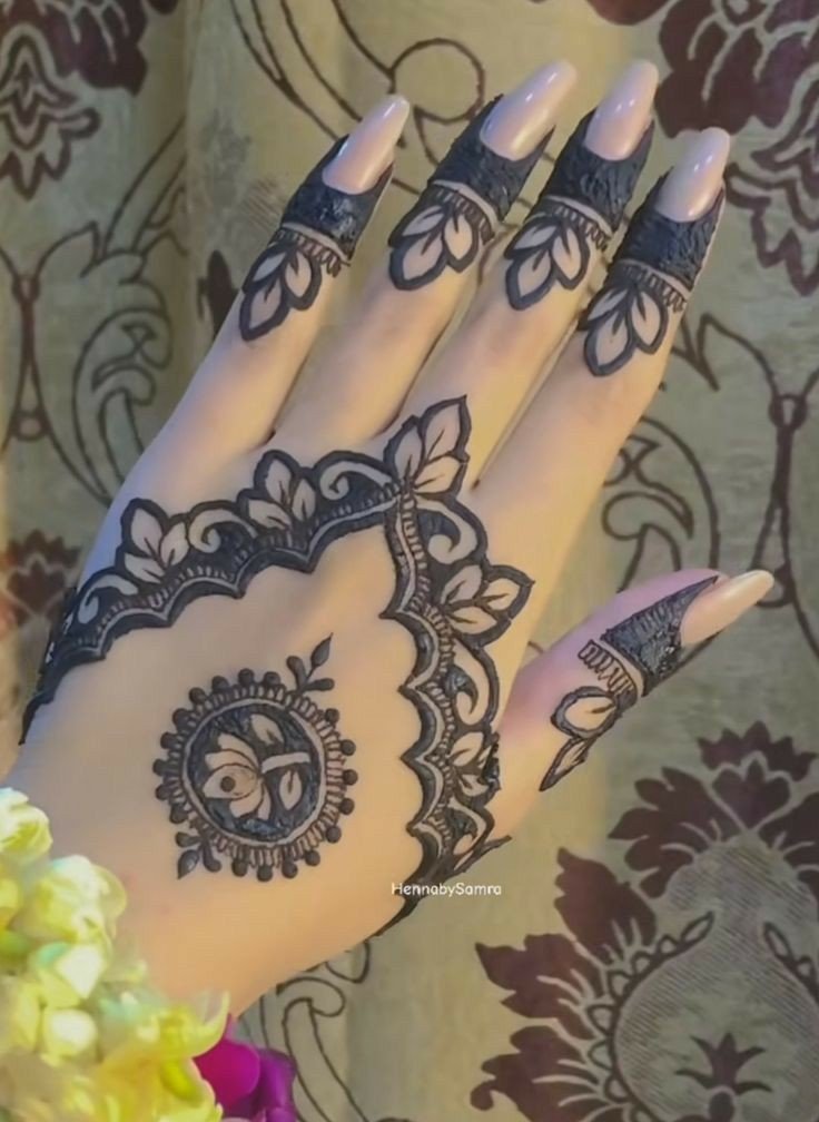 simple mehndi design dulhan