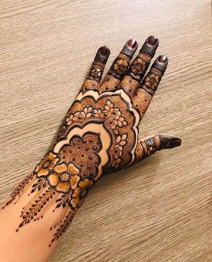 simple mehndi design front hand cute