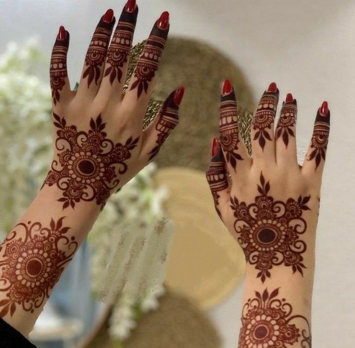 simple mehndi design photo