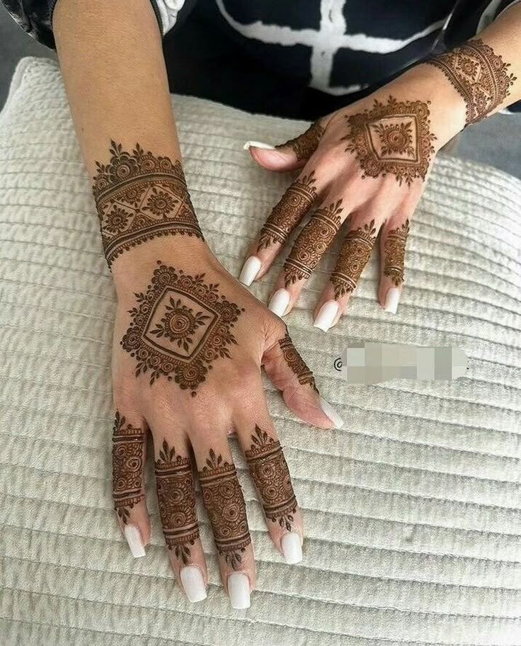 simple mehndi design photo arabic front hand