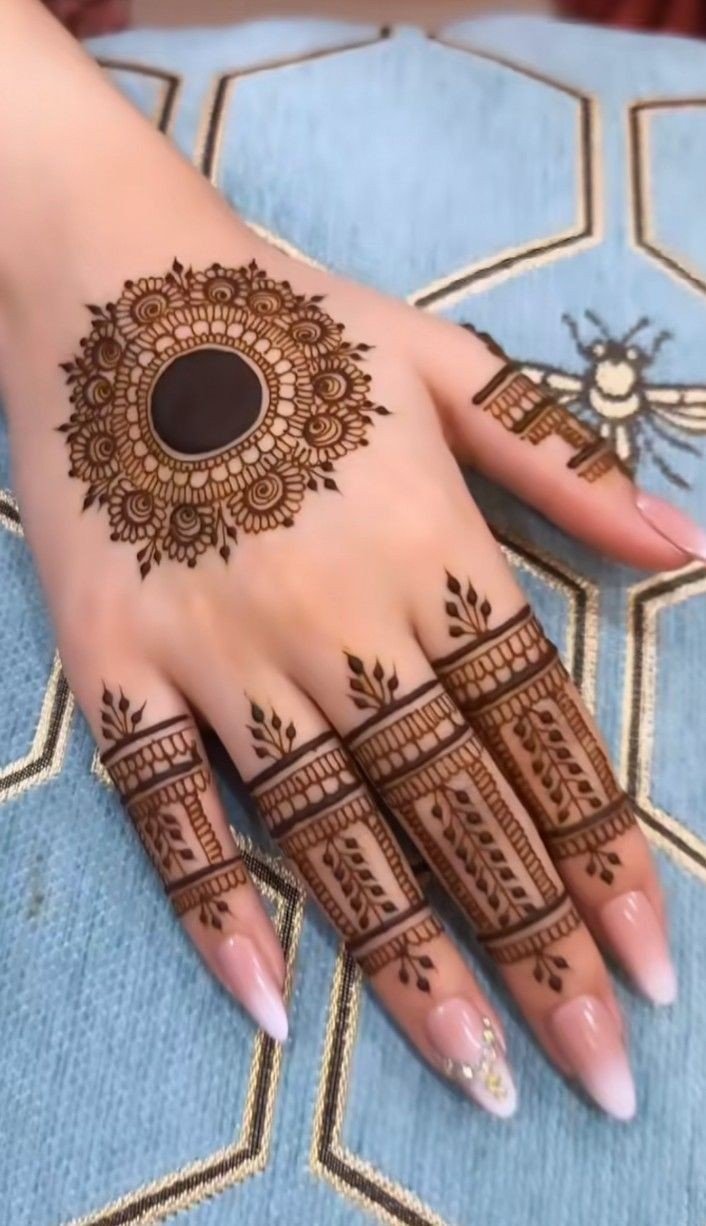 simple mehndi design photo back side