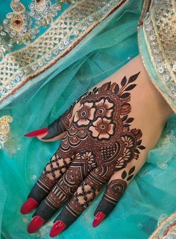 simple mehndi design photo back side