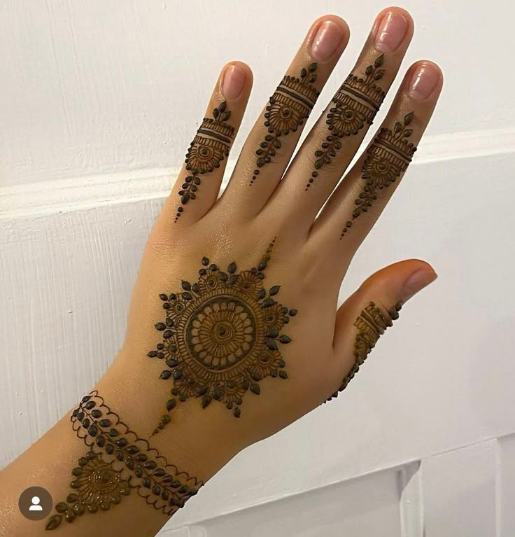 simple mehndi design photo back side