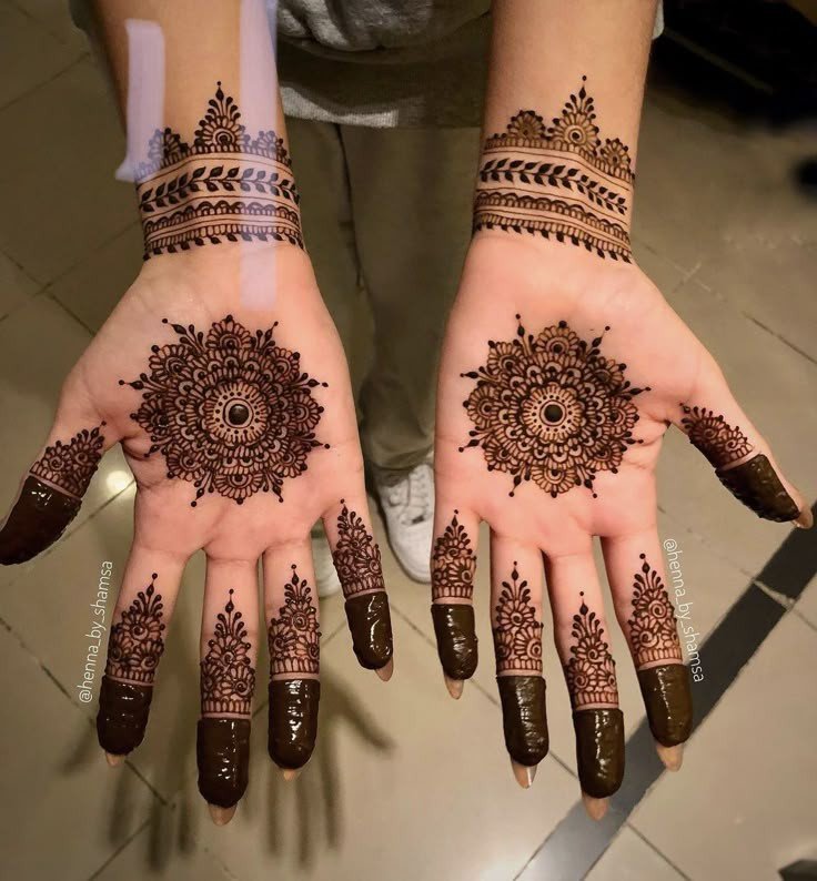 simple mehndi design photo circle back hand