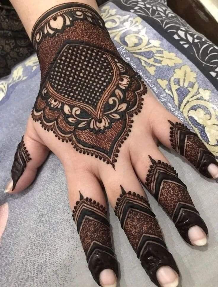 simple mehndi design photo front hand