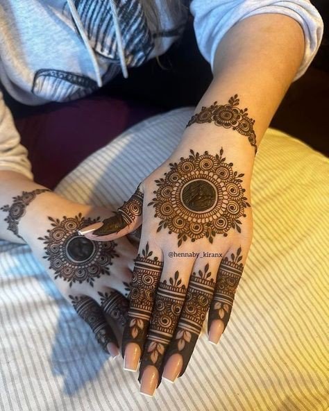 simple mehndi design photo kids
