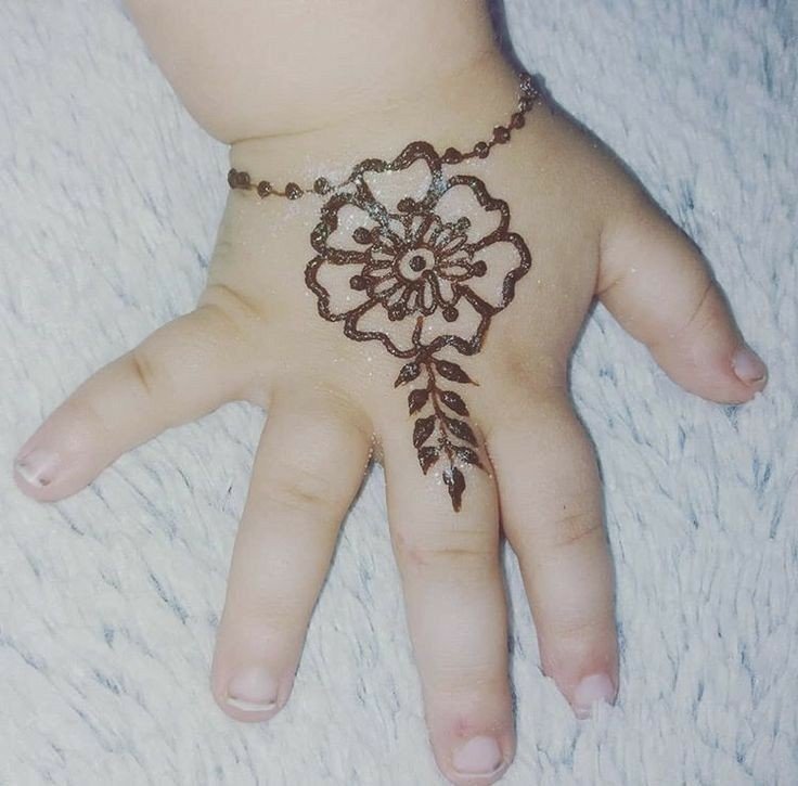 simple mehndi design that kids can do