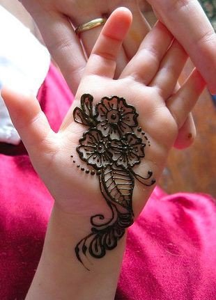 simple mehndi designs for kids back hand