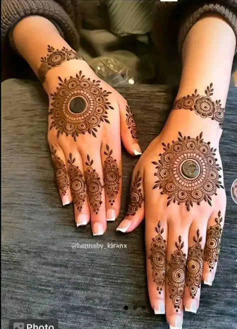 stylish back hand mehndi design bail