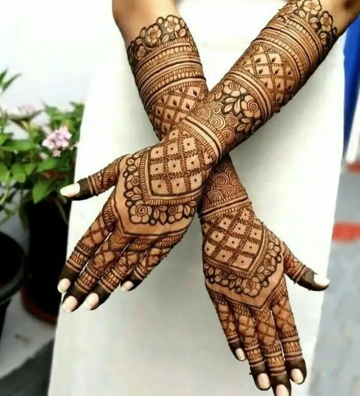 stylish back hand mehndi design karva chauth