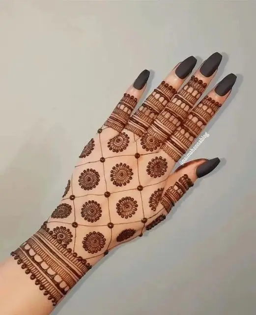 stylish back hand mehndi designs box