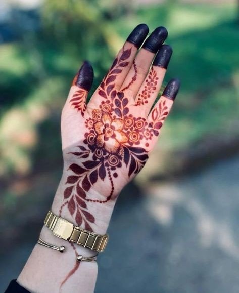 stylish royal front hand mehndi design